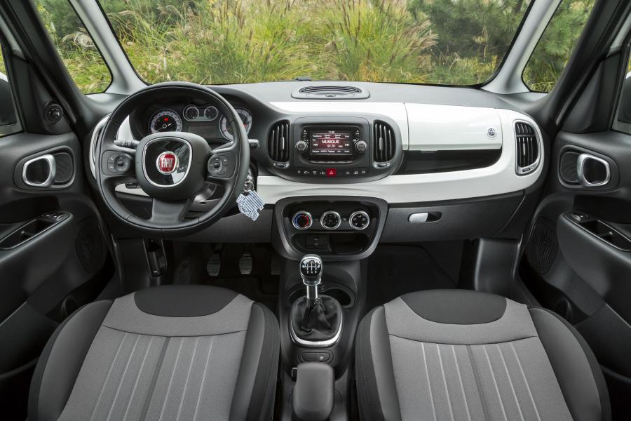  Fiat 500L Petit Bateau 2015 года  (фото 14 из 16)